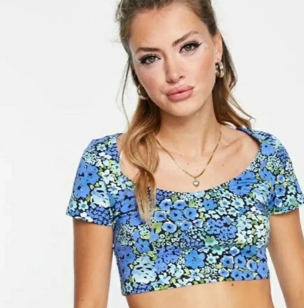 Blue Floral Sleeve Fitted Crop Top